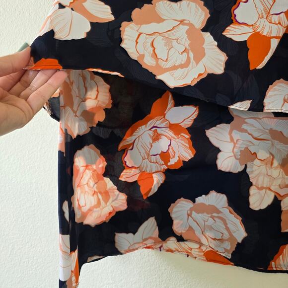 Cabi Floral Sleeveless Layered Top Navy Peach Print Womens Size M Lightweight - Picture 3 of 13